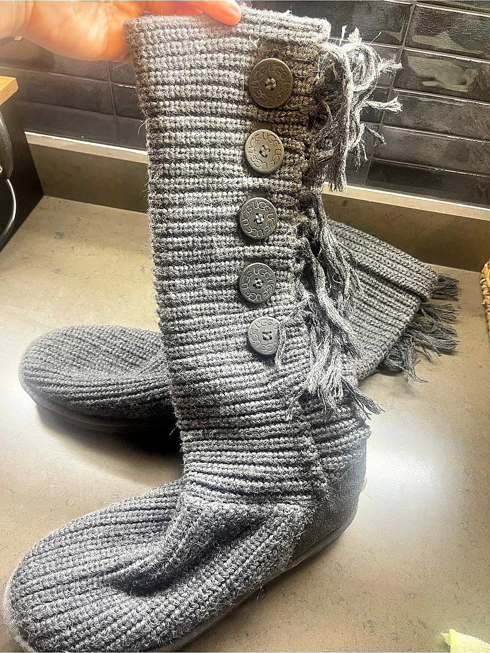 UGG cardy knit boots, fringe, S/N 1878 Knit Scarf Boots Gray US 7